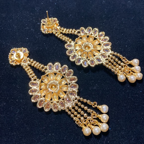 Absolutely stunning Jhumka Chandelier Earrings gold tone pearls gold stones - Picture 4 of 7